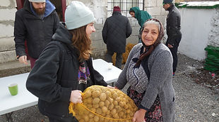 Siria -Potato hand out 2018 (15).JPG